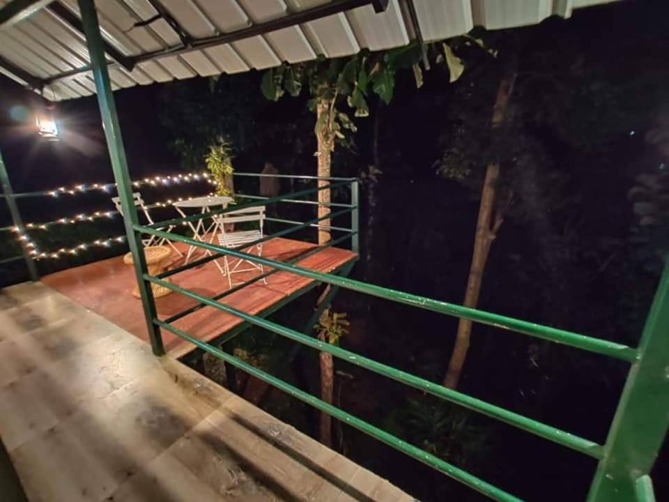 Апартаменти Noah'S Nest Tree House Теккаді Екстер'єр фото