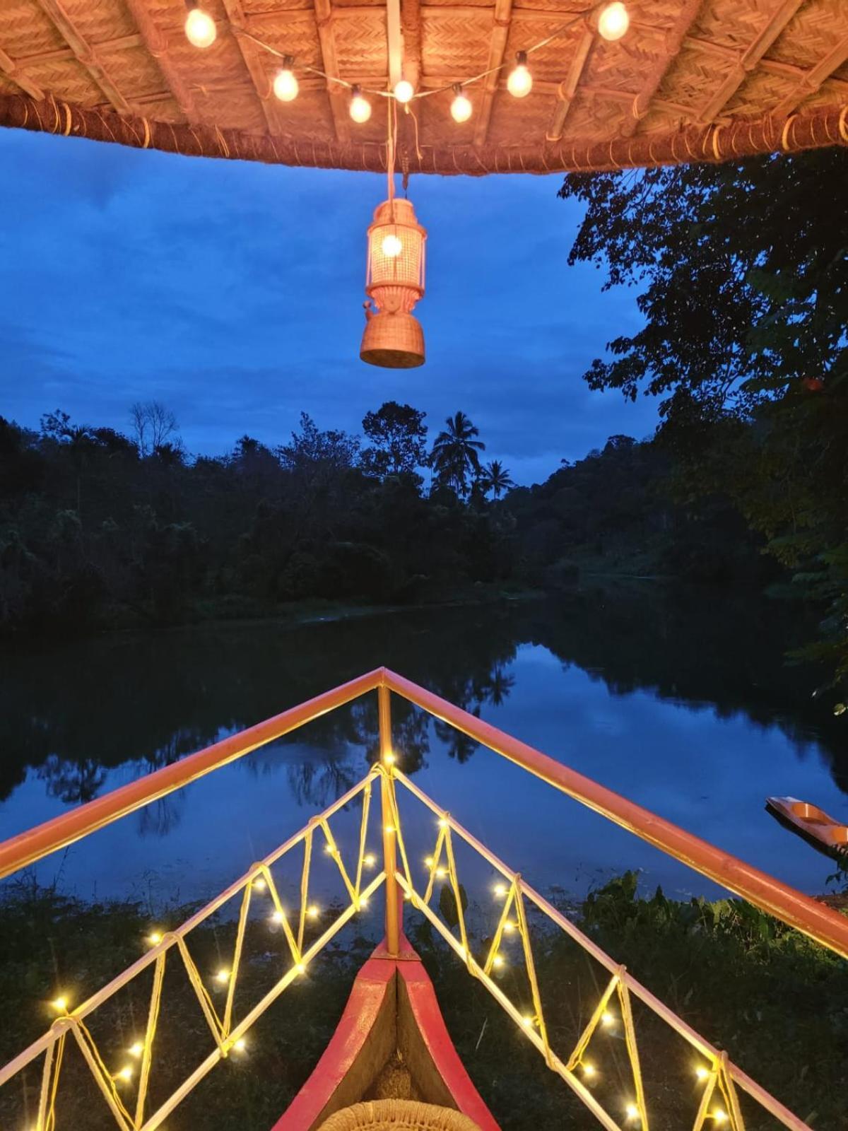 Апартаменти Noah'S Nest Tree House Теккаді Екстер'єр фото