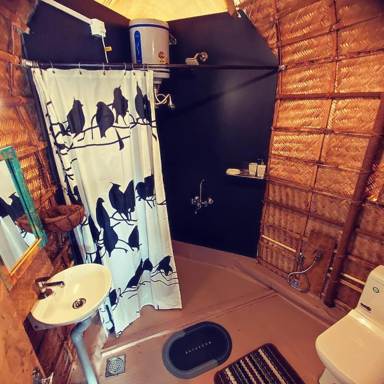 Апартаменти Noah'S Nest Tree House Теккаді Екстер'єр фото